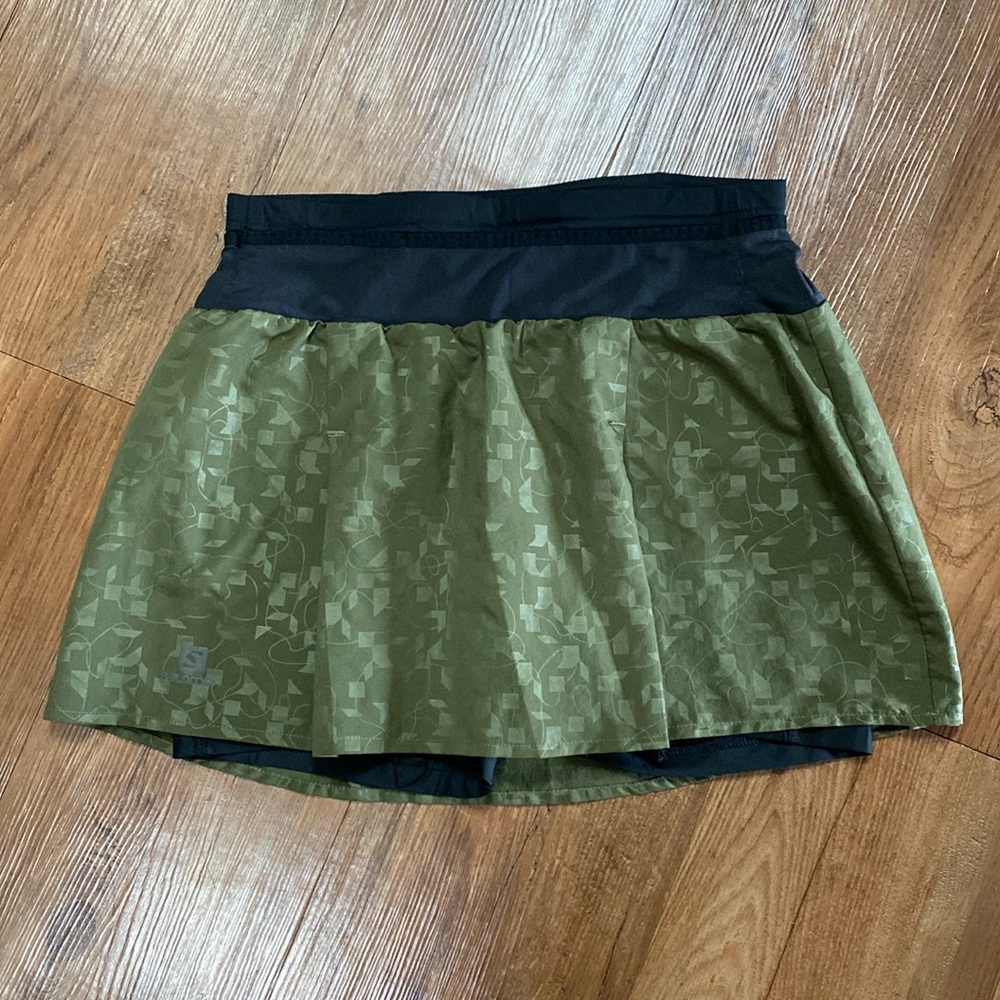 Salomon running skirt size small